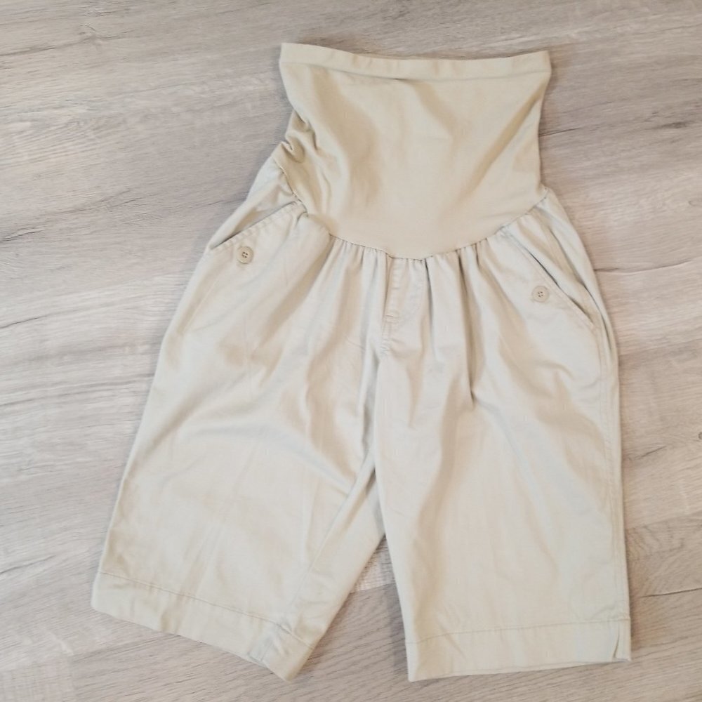 Oh Baby by Motherhood khaki shorts Medium